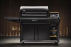Holzpelletgrill Traeger Timberline XL INT, Schwarz | Ausstellungsstück 21 Holzpelletgrill Traeger Timberline XL INT, Schwarz | Ausstellungsstück -Camping Förderung Timberline XL 2021 Hero Front 001 9 28679
