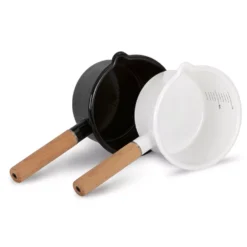 Petromax Emaille-Stieltopf, Schwarz, 1 Liter -Camping Förderung emaille stieltopf petromax schwarz und weiss erhaeltlich holzgriff skala topfinnenseite campinggeschirr 1000 7 26166