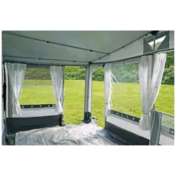 Wohnwagen Ganzzelt Hahn Zelte Lübeck 240 | 28er Alu -Camping Förderung innenansicht grosse fenster gardinen hahn wohnwagenvorzelt luebeck 240 1000 5 27238