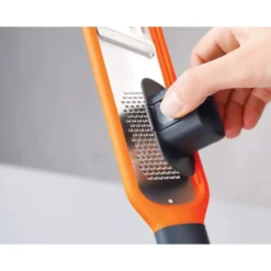 Joseph Joseph Handi-Grate 2-in-1 Minireibe Und -hobel -Camping Förderung joseph joseph handi grate 2 in 1 minireibe und hobel raffel raspel hobelreibe fingerschutz 1000 6 19427