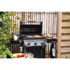 Gasgrill Napoleon Plancha Grill Freestyle 24 -Camping Förderung napoleon freestyle24 schwarzer grill mit flaschenoeffner besteckhaken 3 edelstahlbrenner 1000 6 28325