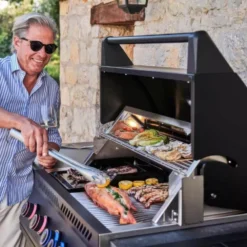 Outdoorküche Napoleon OASIS Compact 105 Mit BIG32-1 Und Einbau Sizzle Zone, Mattschwarz -Camping Förderung napoleon oasis compact 105 mattschwarz big32 sizzle zone safety glow drehregler warmhalterost 1000 11 28162