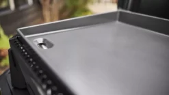 Weber SLATE GP56 Premium Gasgrill - Black | Ausstellungsstück 18 Weber SLATE GP56 Premium Gasgrill - Black | Ausstellungsstück -Camping Förderung schwarzer griddle premium gasgrill weber slate gp56 dual zone hitze porzellanemaillierte grillflaeche 1000 8 27741